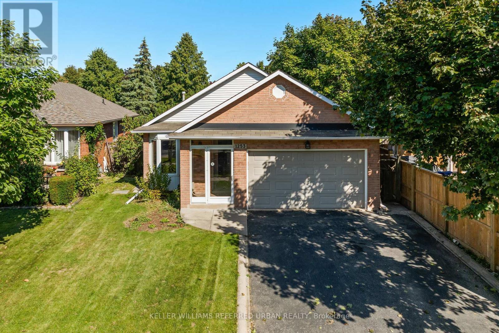 1253 Thorpe Road, Burlington, ON - Outdoor