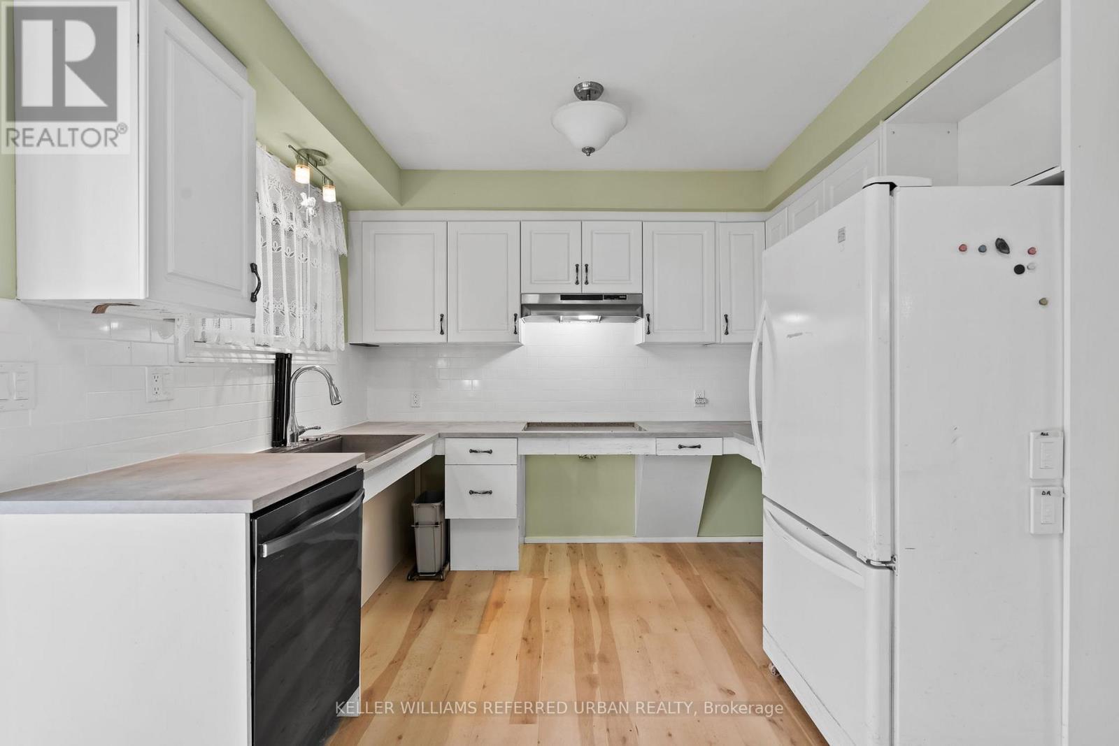 1253 Thorpe Road, Burlington, ON - Indoor Photo Showing Kitchen