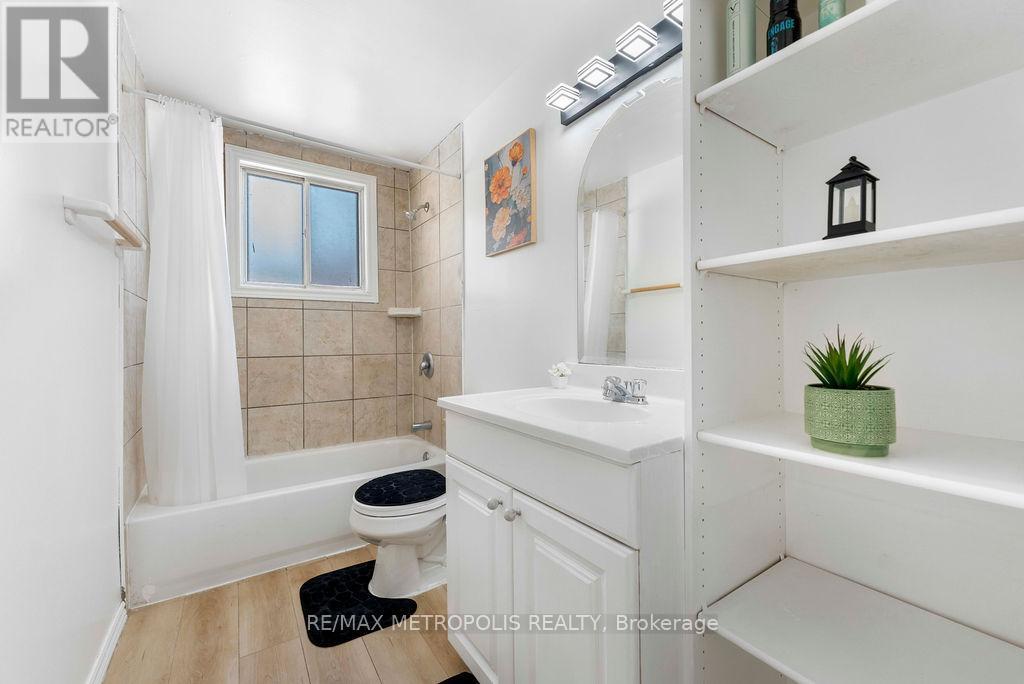 263 Fergus Avenue, Kitchener, ON - Indoor Photo Showing Bathroom