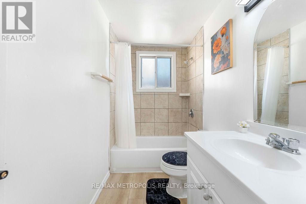 263 Fergus Avenue, Kitchener, ON - Indoor Photo Showing Bathroom