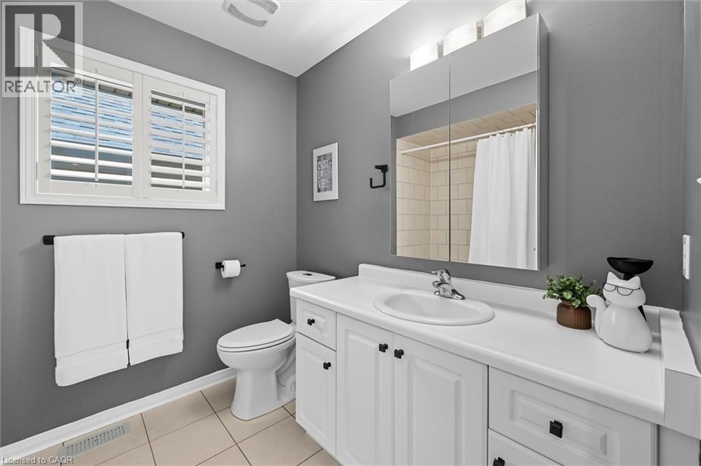 2265 Stokes Lane, Burlington, ON - Indoor Photo Showing Bathroom