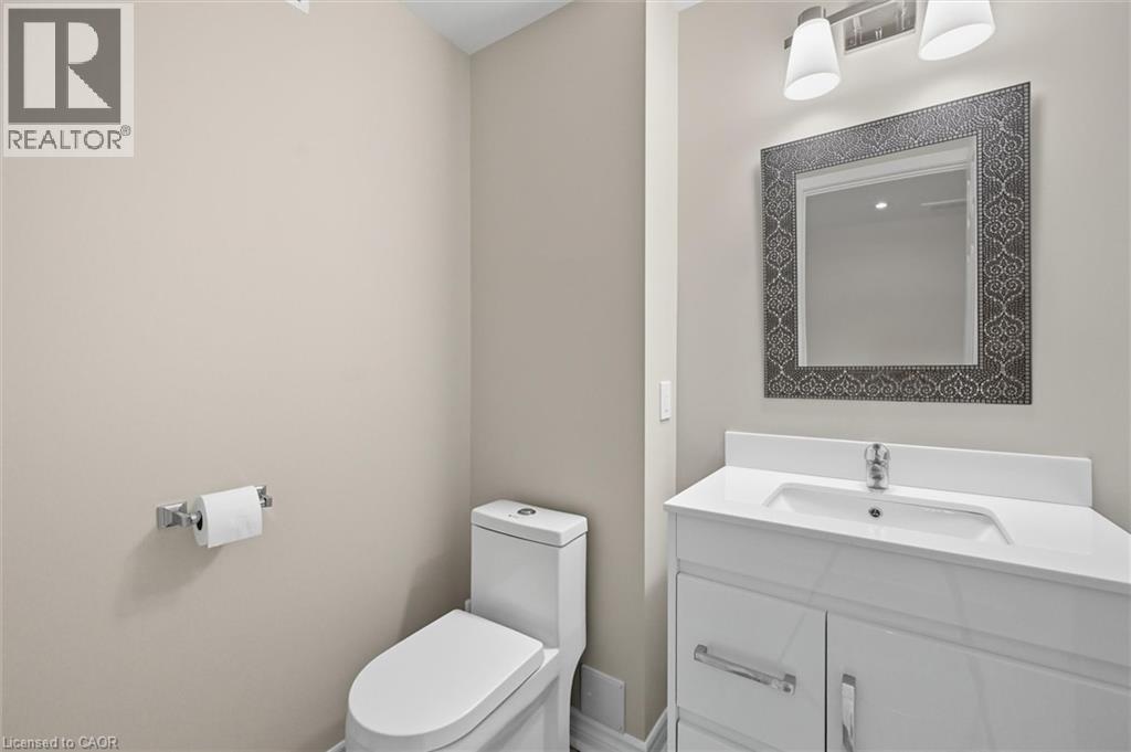 2265 Stokes Lane, Burlington, ON - Indoor Photo Showing Bathroom
