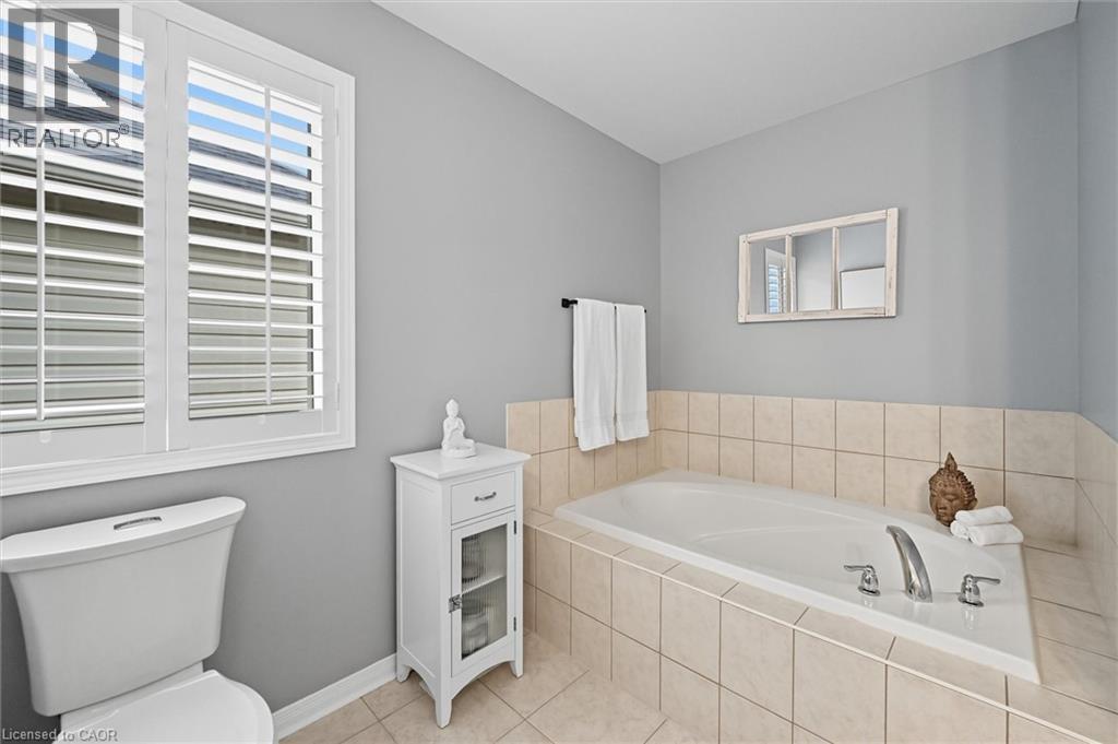 2265 Stokes Lane, Burlington, ON - Indoor Photo Showing Bathroom