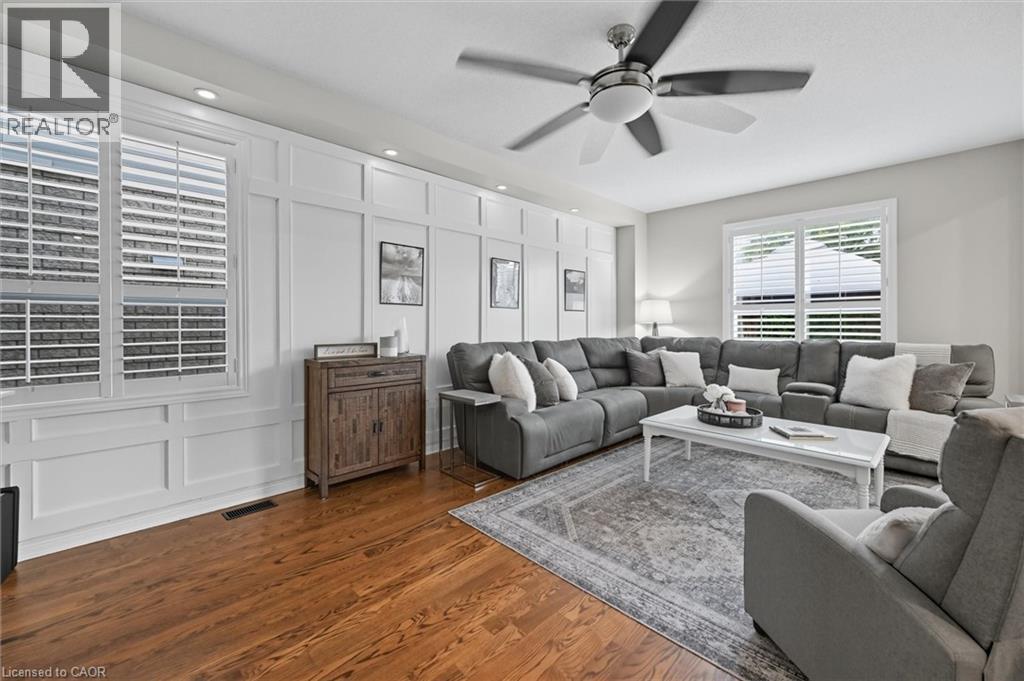 2265 Stokes Lane, Burlington, ON - Indoor Photo Showing Living Room