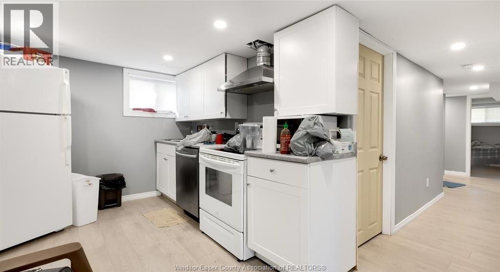 3092 Sandwich Unit# Upper, Windsor, ON - Indoor Photo Showing Kitchen
