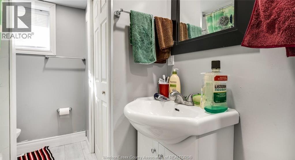 3092 Sandwich Unit# Upper, Windsor, ON - Indoor Photo Showing Bathroom