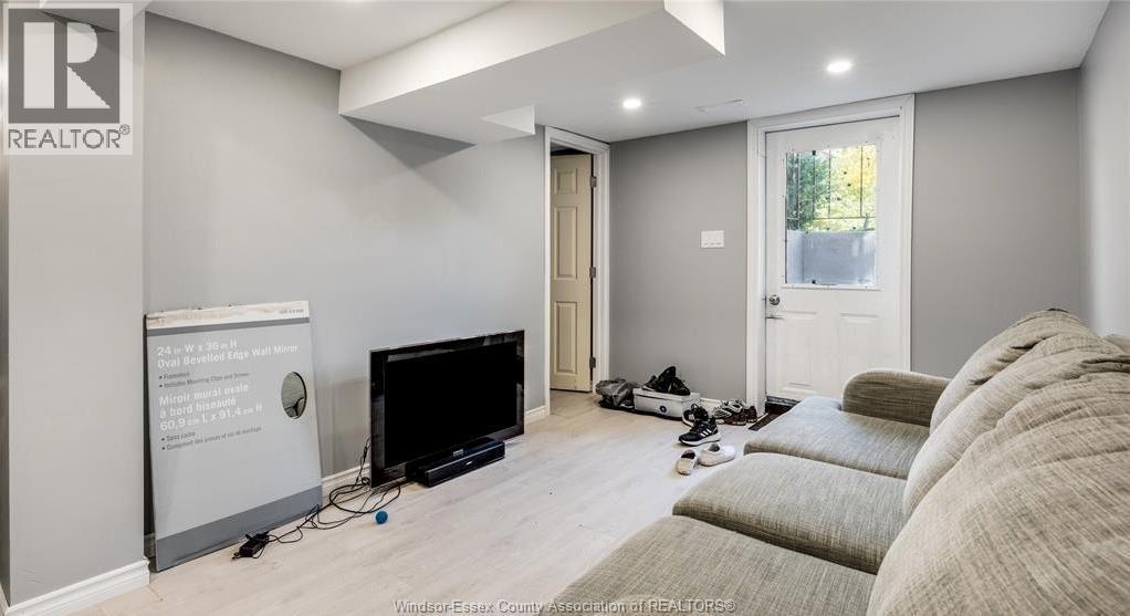 3092 Sandwich Unit# Upper, Windsor, ON - Indoor