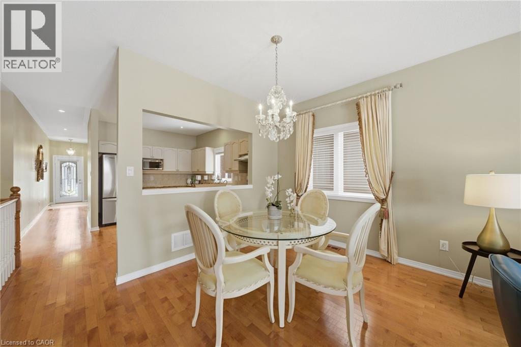 46 Manitoulin Trail, Hamilton, ON - Indoor Photo Showing Dining Room