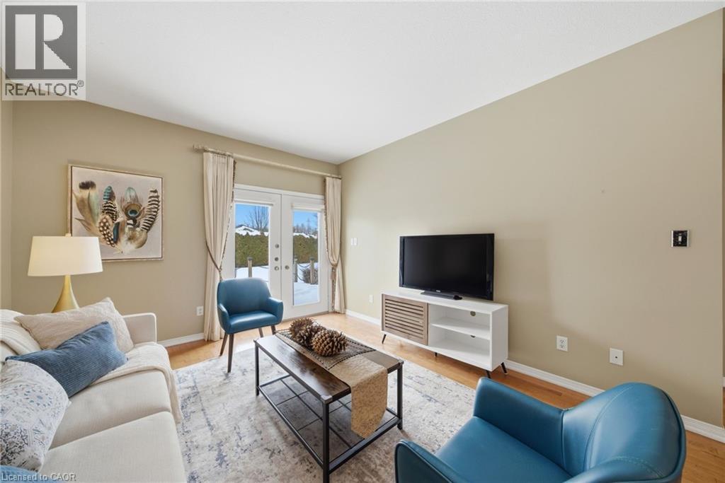 46 Manitoulin Trail, Hamilton, ON - Indoor Photo Showing Living Room
