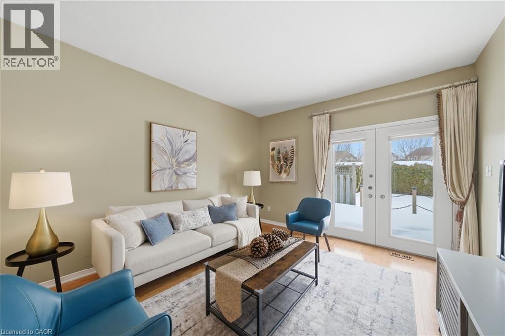 46 Manitoulin Trail, Hamilton, ON - Indoor Photo Showing Living Room