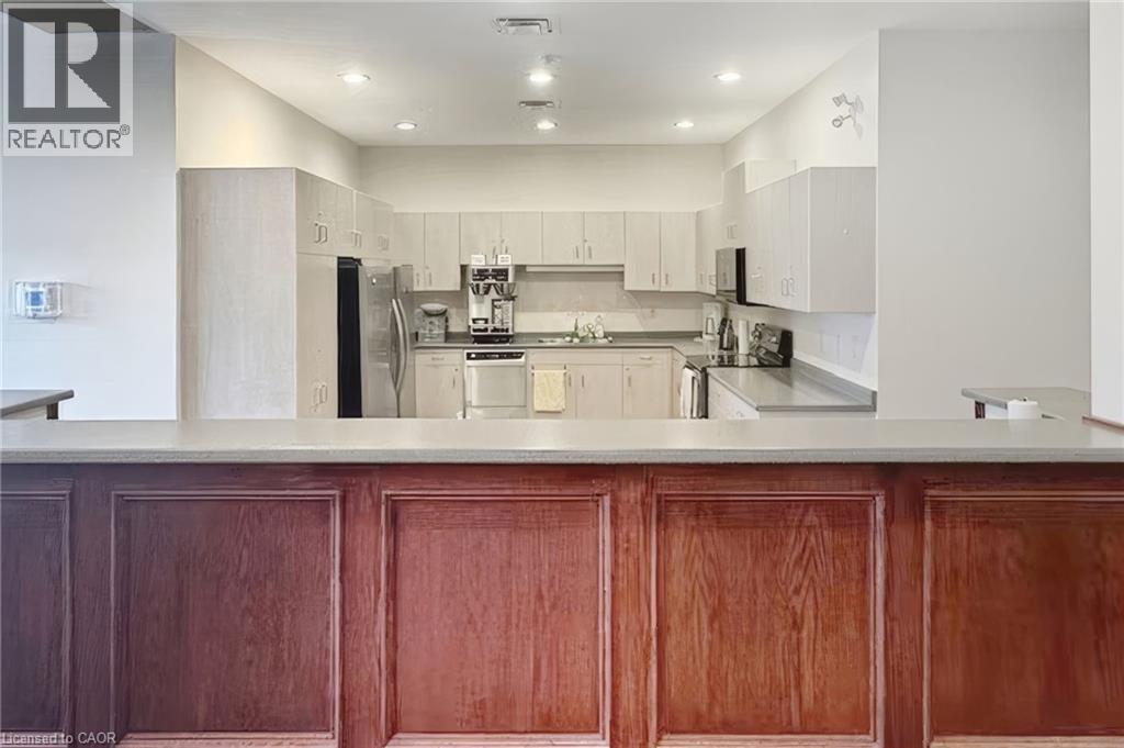 46 Manitoulin Trail, Hamilton, ON - Indoor Photo Showing Kitchen