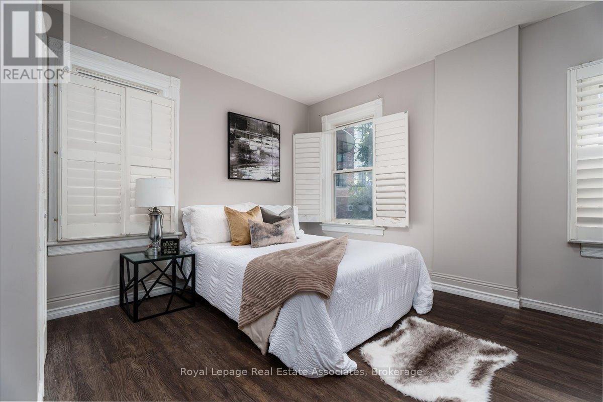 123 Market Street, Hamilton, ON - Indoor Photo Showing Bedroom