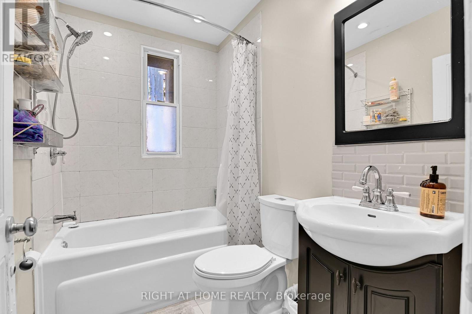 2nd floor 3-pc bath - 95 Templeton Street, Ottawa, ON - Indoor Photo Showing Bathroom