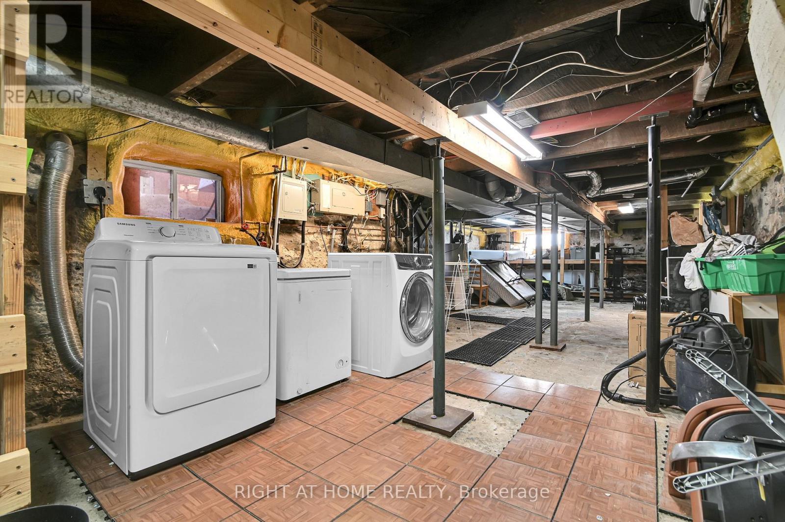 Lower level laundry - 95 Templeton Street, Ottawa, ON - Indoor Photo Showing Laundry Room