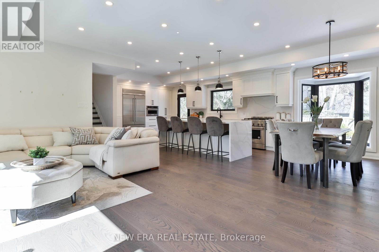 1481 Chasehurst Drive, Mississauga, ON - Indoor Photo Showing Living Room