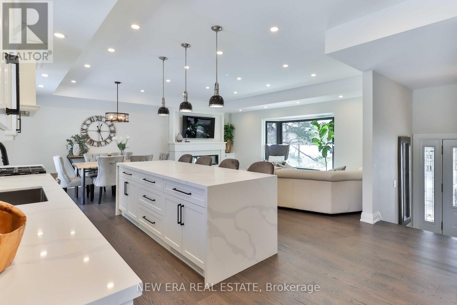 1481 Chasehurst Drive, Mississauga, ON - Indoor Photo Showing Kitchen With Upgraded Kitchen