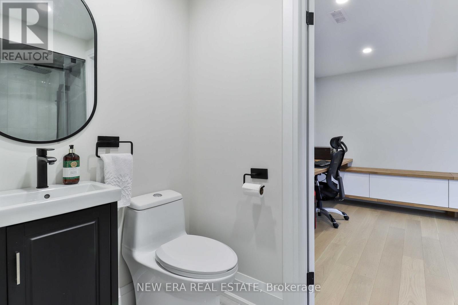 1481 Chasehurst Drive, Mississauga, ON - Indoor Photo Showing Bathroom