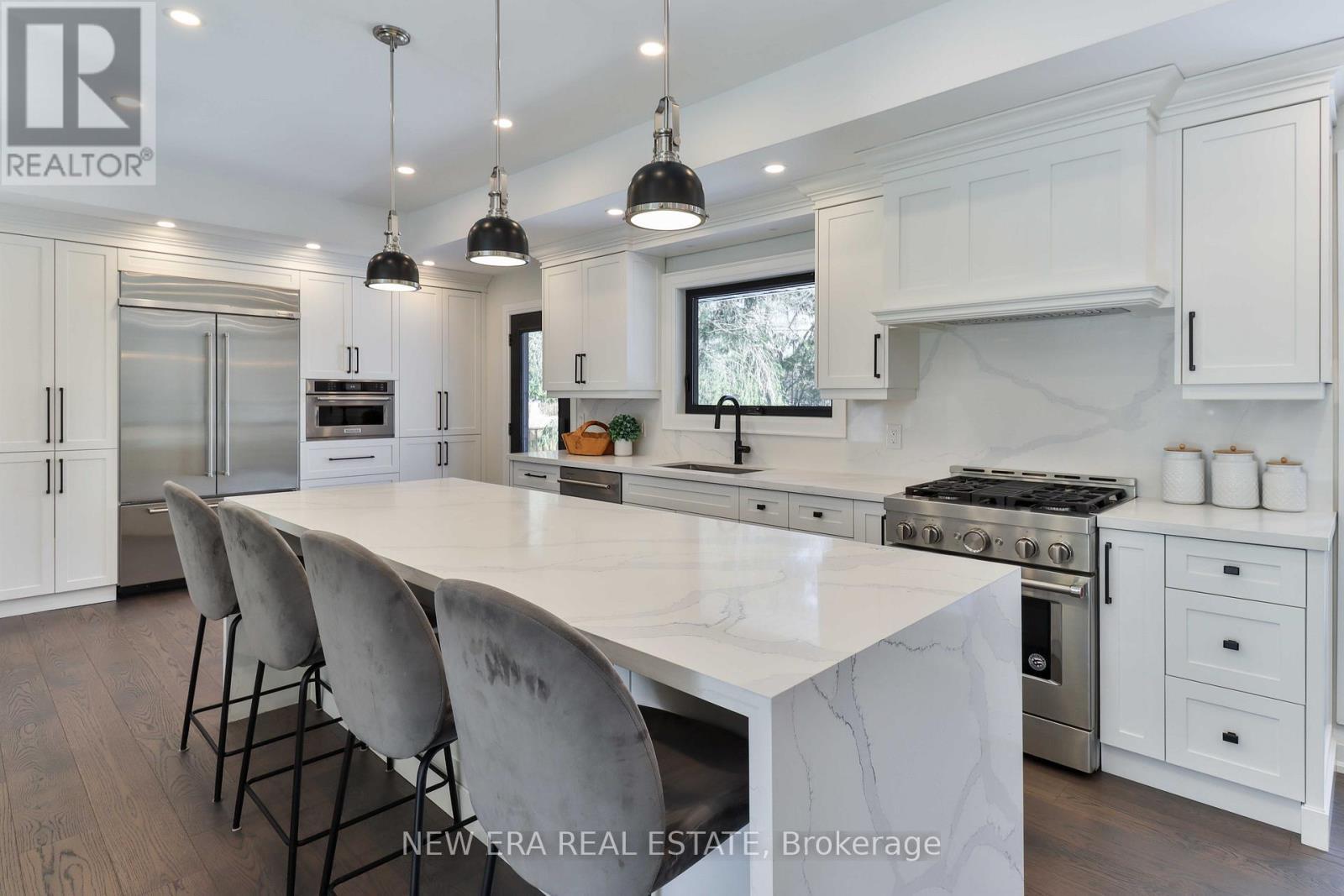 1481 Chasehurst Drive, Mississauga, ON - Indoor Photo Showing Kitchen With Upgraded Kitchen