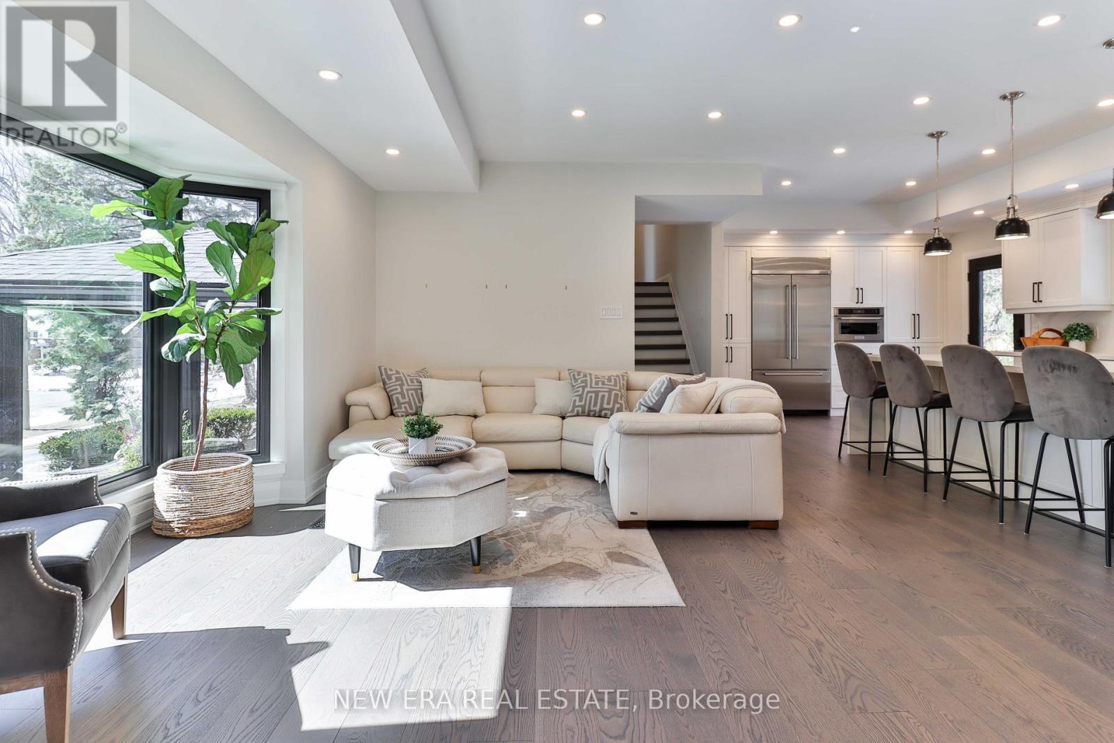 1481 Chasehurst Drive, Mississauga, ON - Indoor Photo Showing Living Room