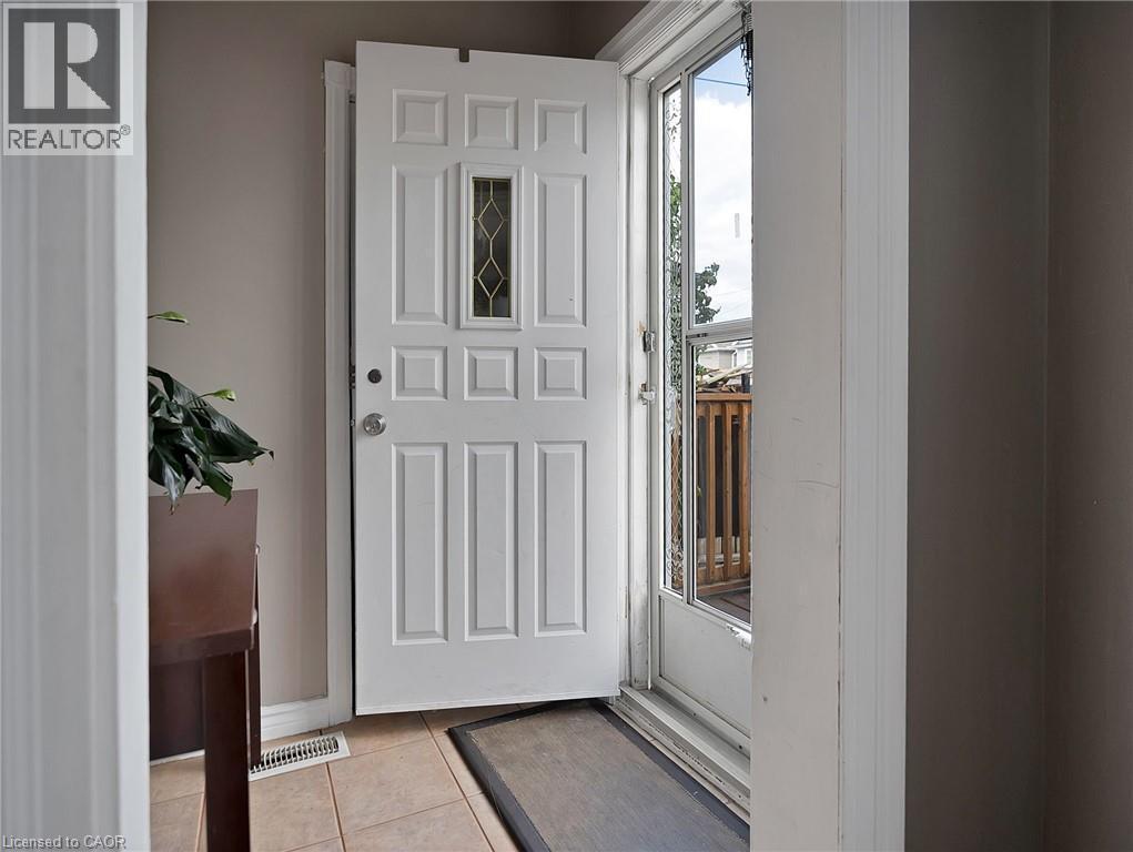 Entryway with tile patterned flooring - 210 East 24Th Street, Hamilton, ON - Indoor Photo Showing Other Room