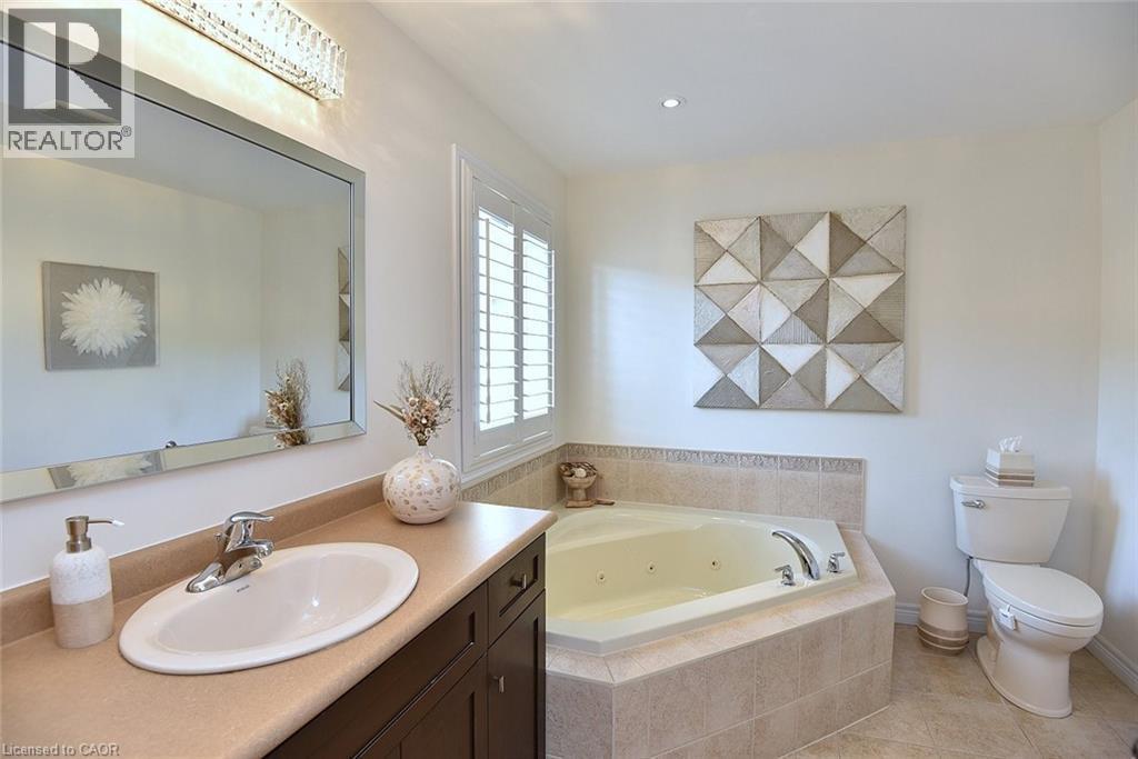 12 Degrow Crescent, Binbrook, ON - Indoor Photo Showing Bathroom