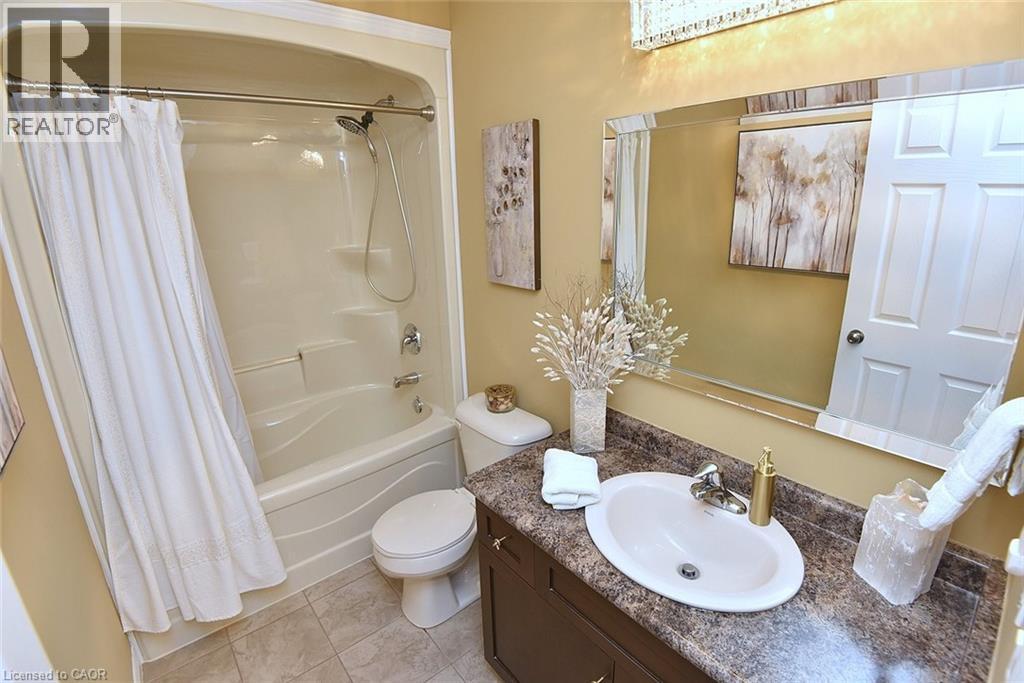 12 Degrow Crescent, Binbrook, ON - Indoor Photo Showing Bathroom