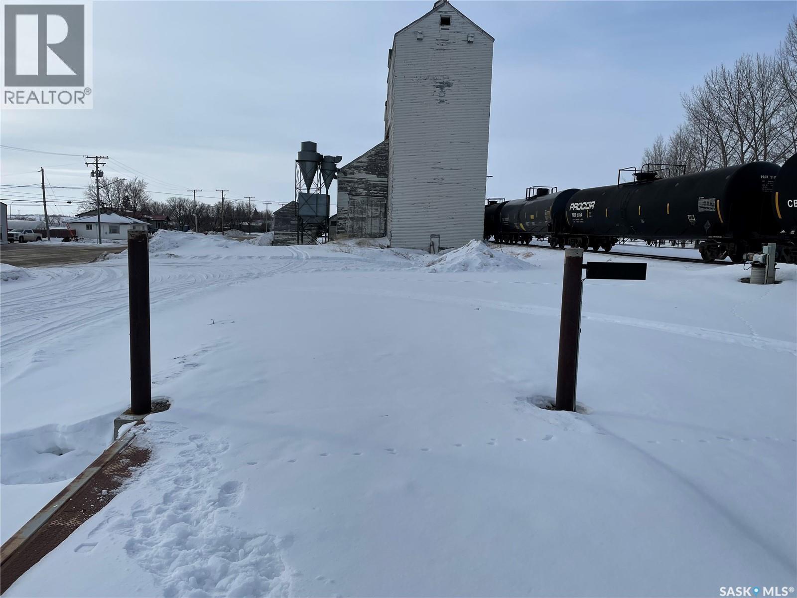 400 Railway Avenue E, Rosthern, SK