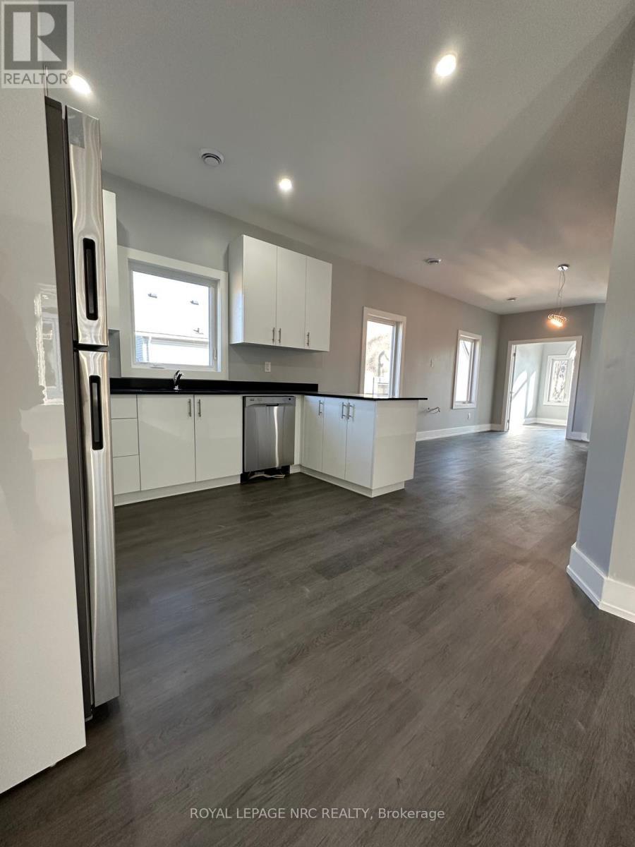 58 Griffith Street, Welland (Welland Downtown), ON - Indoor Photo Showing Kitchen