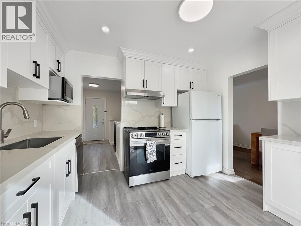 238 Kent Crescent, Burlington, ON - Indoor Photo Showing Kitchen