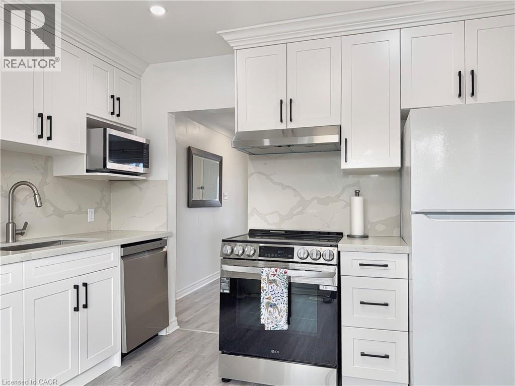 238 Kent Crescent, Burlington, ON - Indoor Photo Showing Kitchen With Upgraded Kitchen