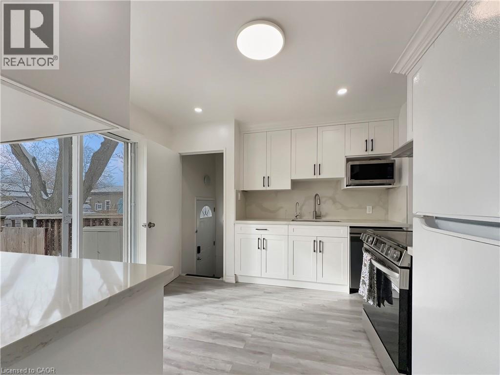 238 Kent Crescent, Burlington, ON - Indoor Photo Showing Kitchen