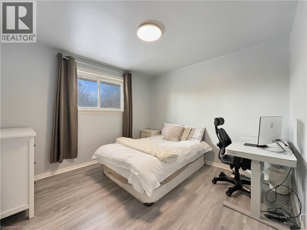 238 Kent Crescent, Burlington, ON - Indoor Photo Showing Bedroom