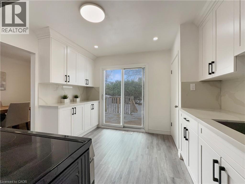 238 Kent Crescent, Burlington, ON - Indoor Photo Showing Kitchen