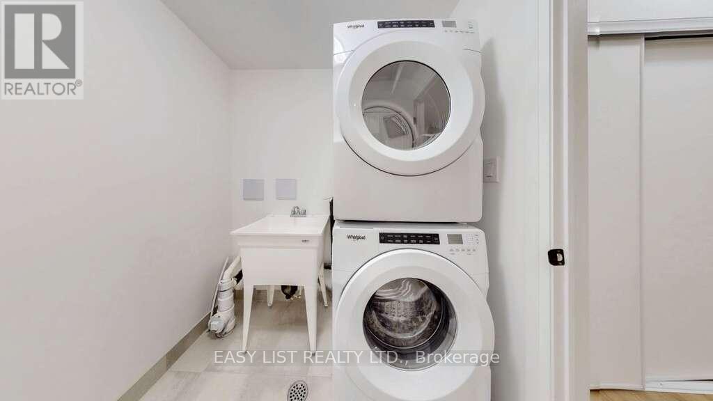 150 Alton Crescent, Vaughan, ON - Indoor Photo Showing Laundry Room