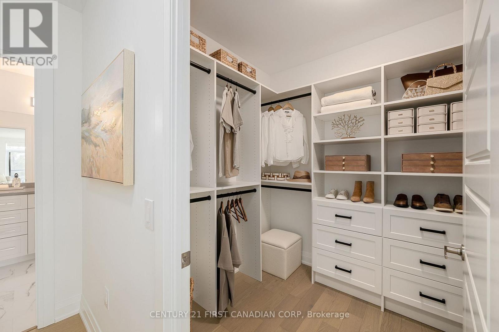 Custom Walk-in pantry - 308 - 1560 Upper West Avenue, London South (South B), ON - Indoor With Storage