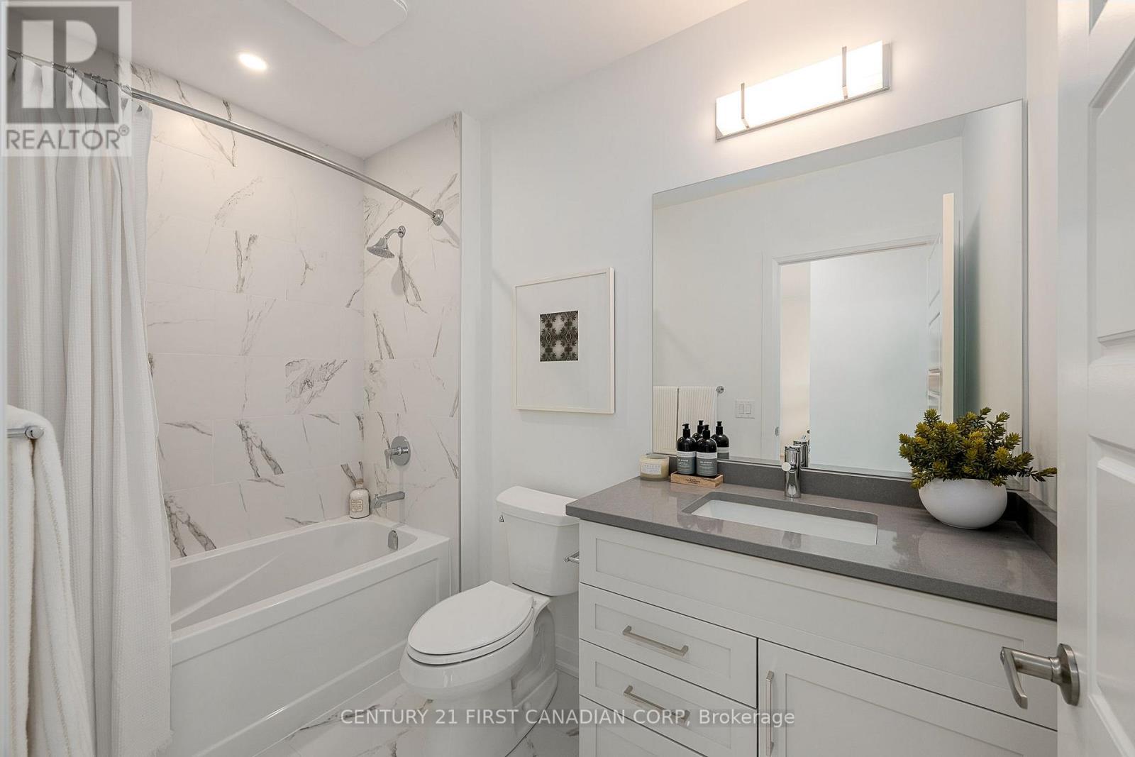 308 - 1560 Upper West Avenue, London South (South B), ON - Indoor Photo Showing Bathroom