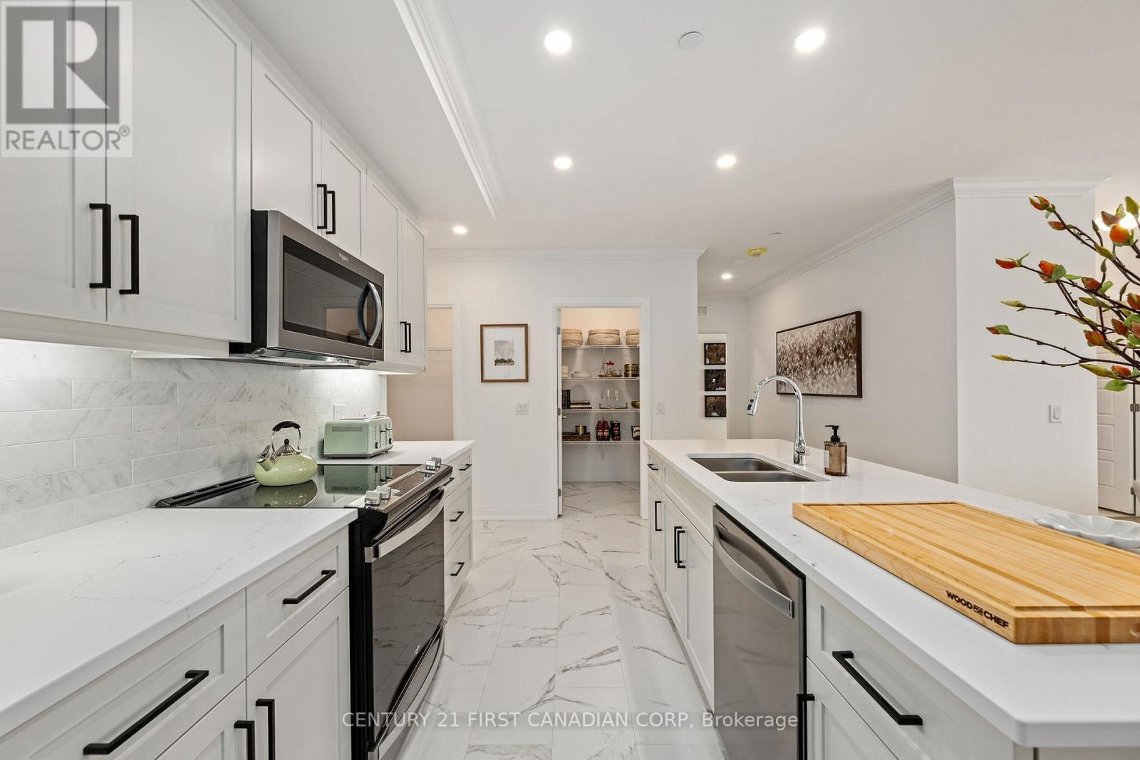 308 - 1560 Upper West Avenue, London South (South B), ON - Indoor Photo Showing Kitchen With Double Sink With Upgraded Kitchen
