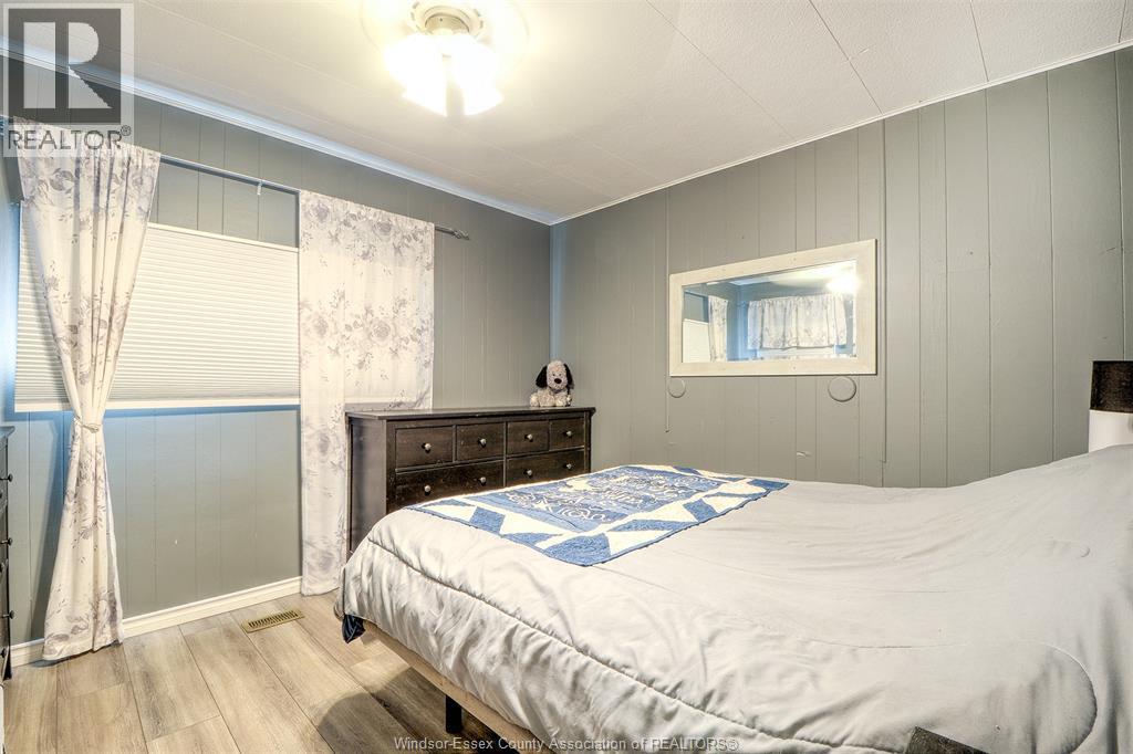 29 Parkside, Mcgregor, ON - Indoor Photo Showing Bedroom