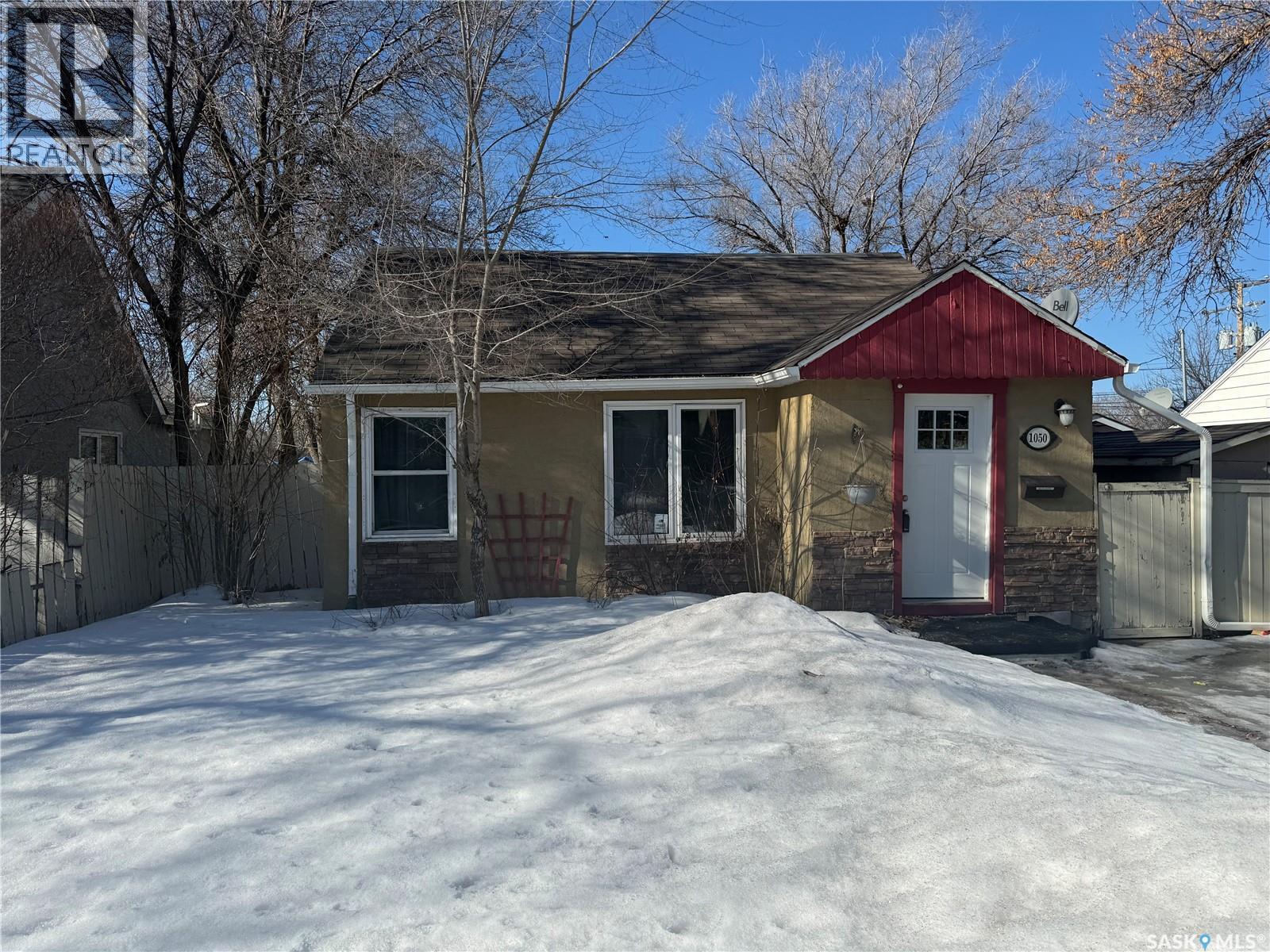 1050 Wascana Street, Regina, SK - Outdoor