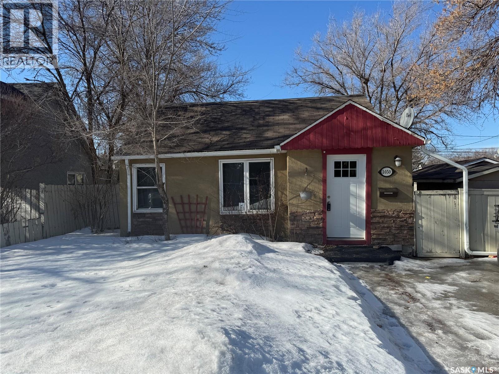 1050 Wascana Street, Regina, SK - Outdoor