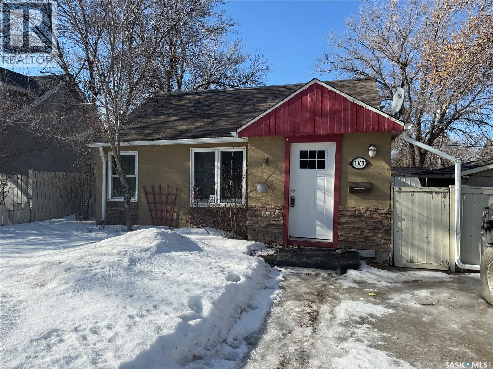 1050 Wascana Street, Regina, SK - Outdoor