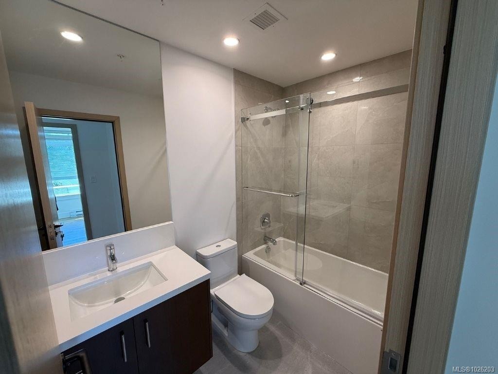 602-6320 Sentinal Dr, Nanaimo, BC - Indoor Photo Showing Bathroom