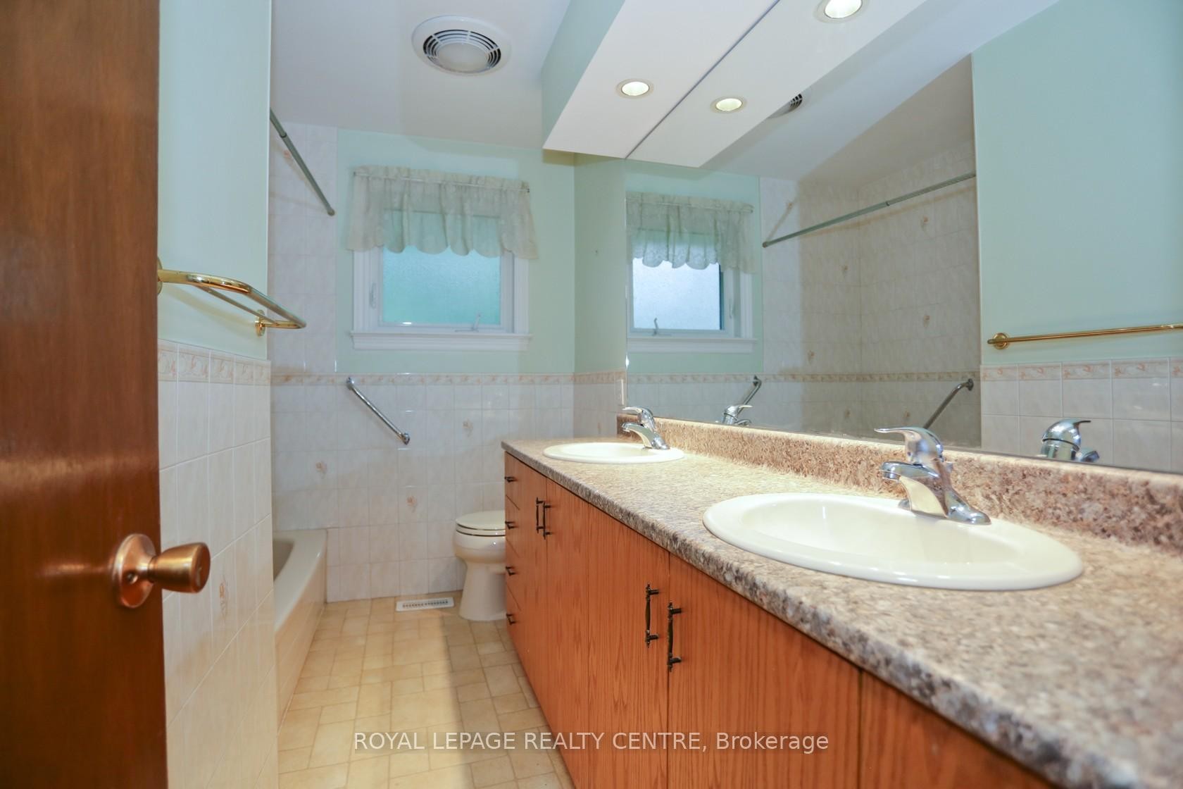 2341 Genevieve Drive, Mississauga, ON