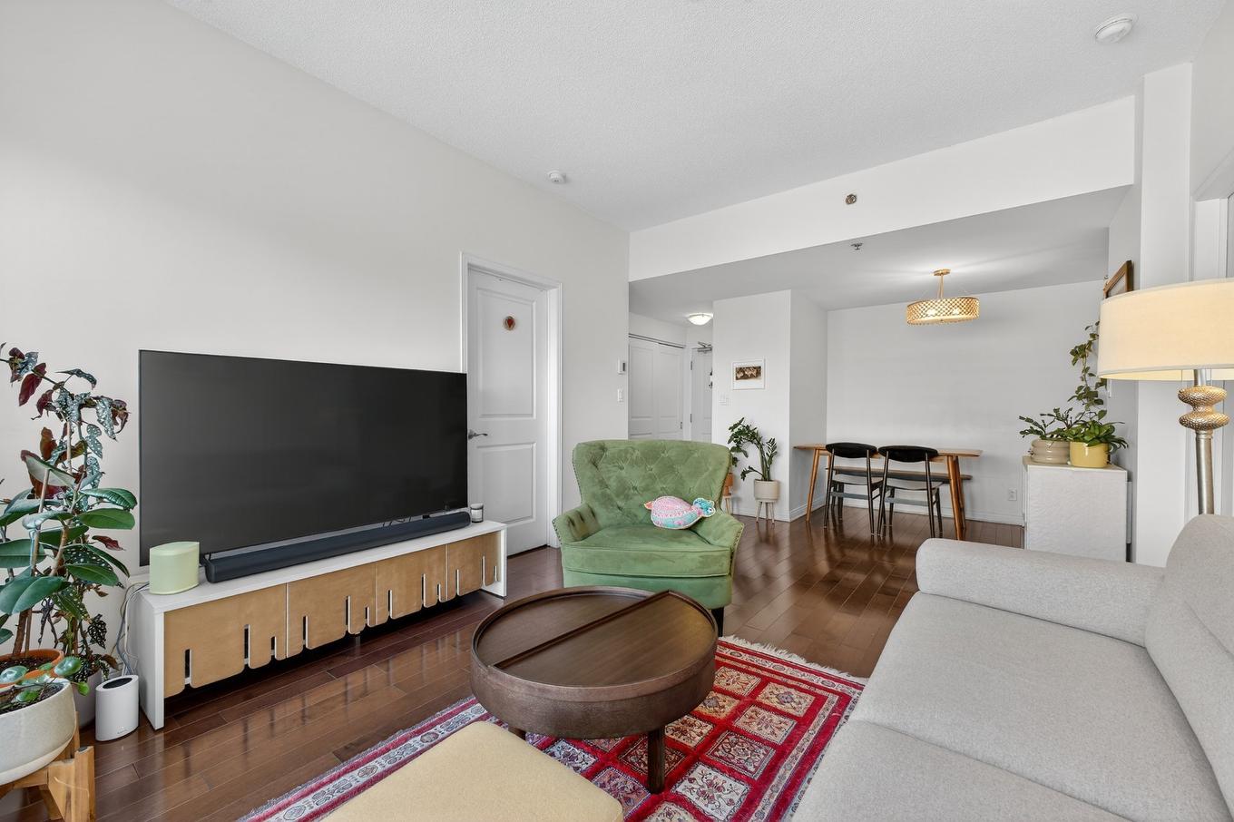 Living room - 816-1225 Rue Notre-Dame O., Montréal (Ville-Marie), QC - Indoor Photo Showing Living Room