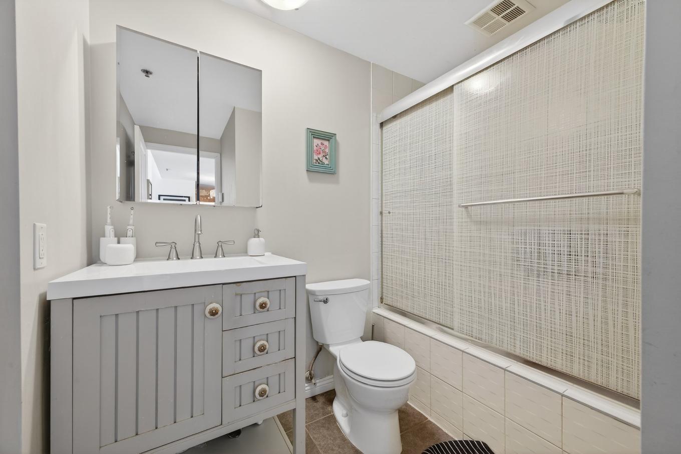 Bathroom - 816-1225 Rue Notre-Dame O., Montréal (Ville-Marie), QC - Indoor Photo Showing Bathroom