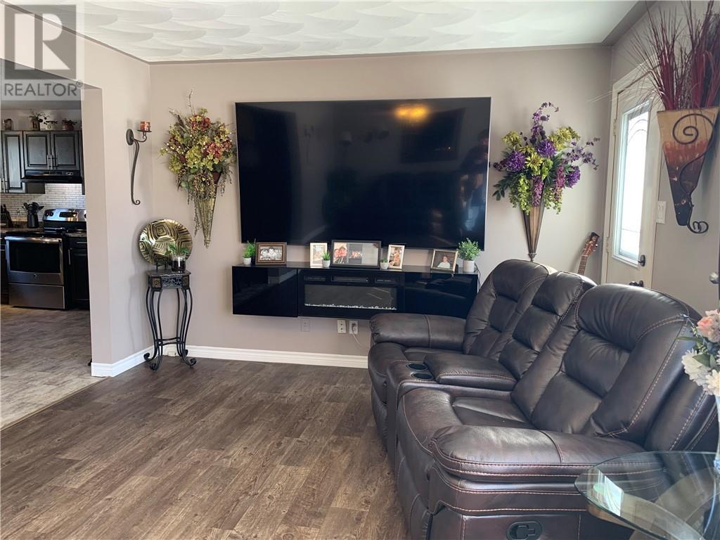 1158 Mederic, Hanmer, ON - Indoor Photo Showing Living Room