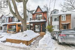 192 WAVERLEY ROAD Toronto, ON M4L 3T3