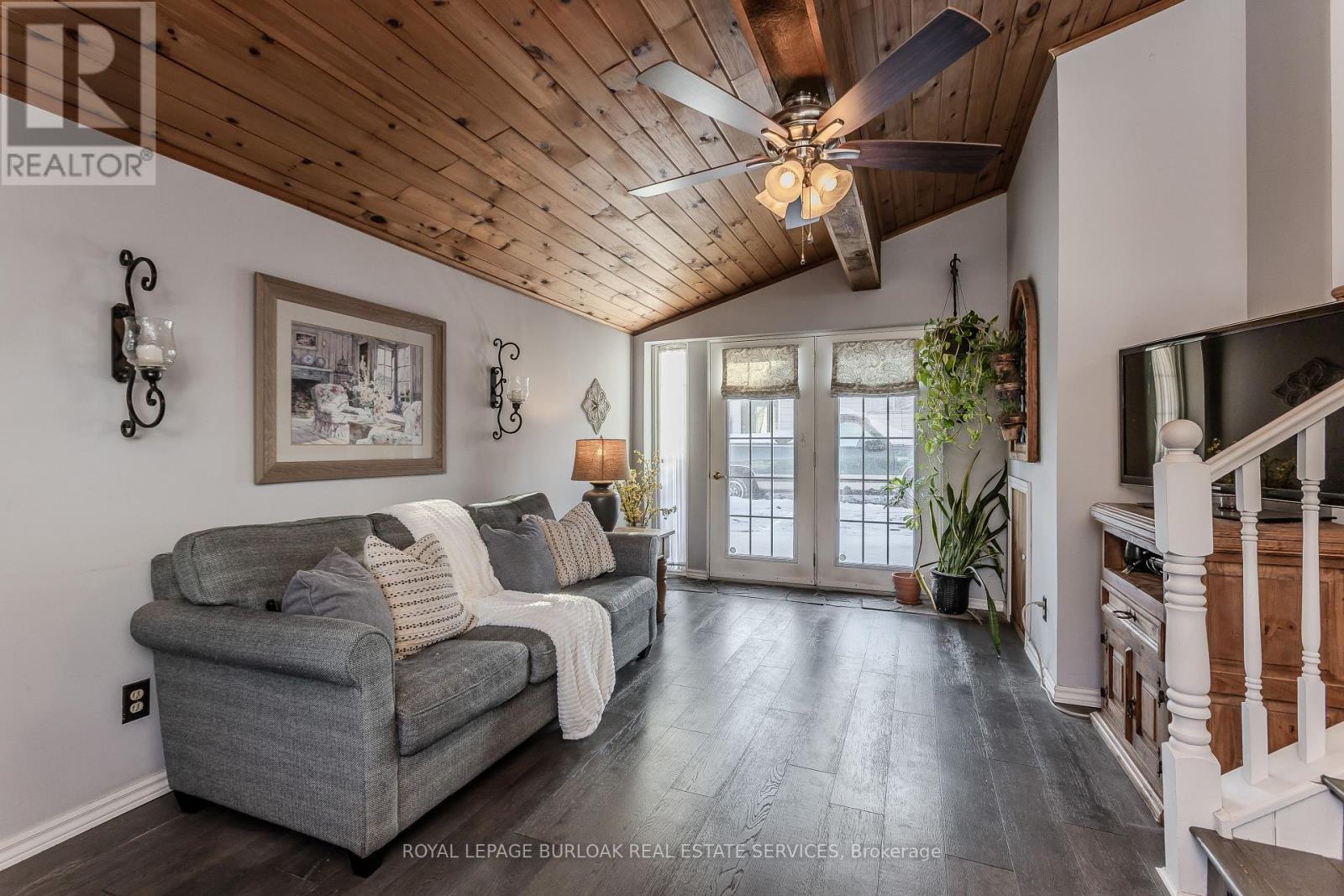 755 Maple Avenue, Burlington, ON - Indoor Photo Showing Living Room With Fireplace
