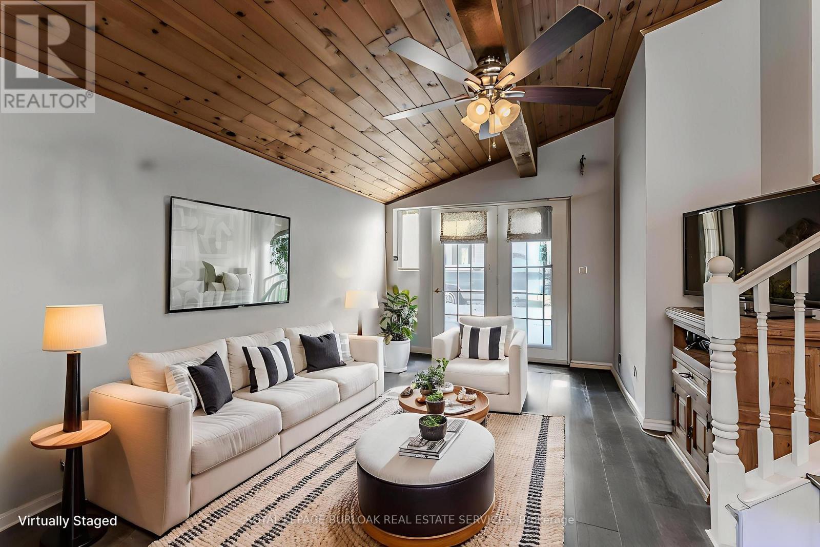 755 Maple Avenue, Burlington, ON - Indoor Photo Showing Living Room