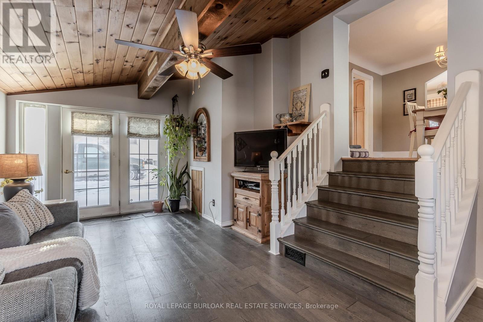 755 Maple Avenue, Burlington, ON - Indoor